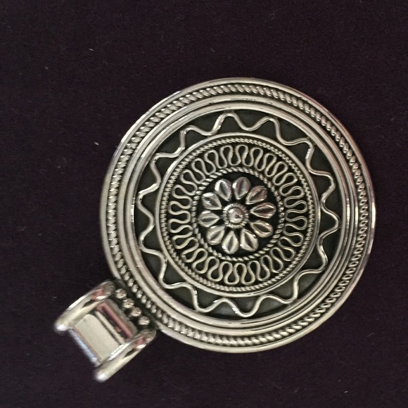 NWOT Stunning Sterling Silver Medallion Pendant - Picture 4 of 4